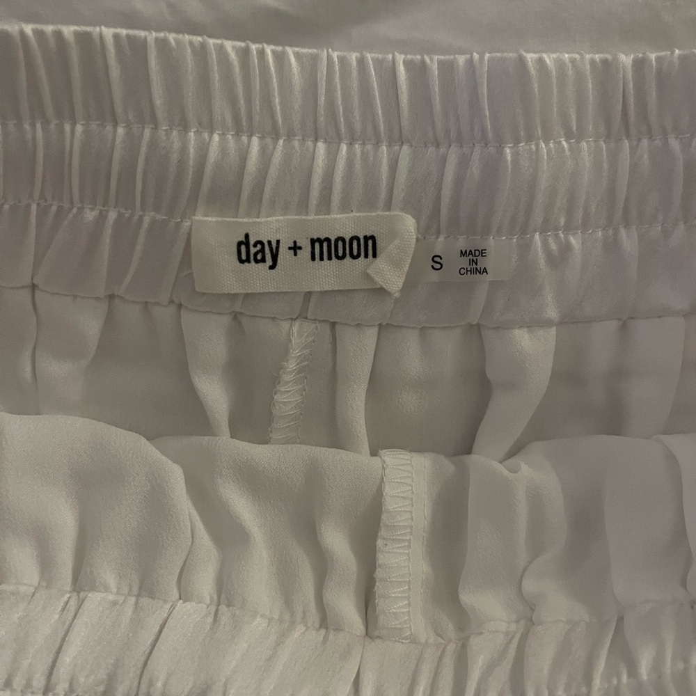 Day & Moon White Ruffle Mini Skort - Picture 3 of 3